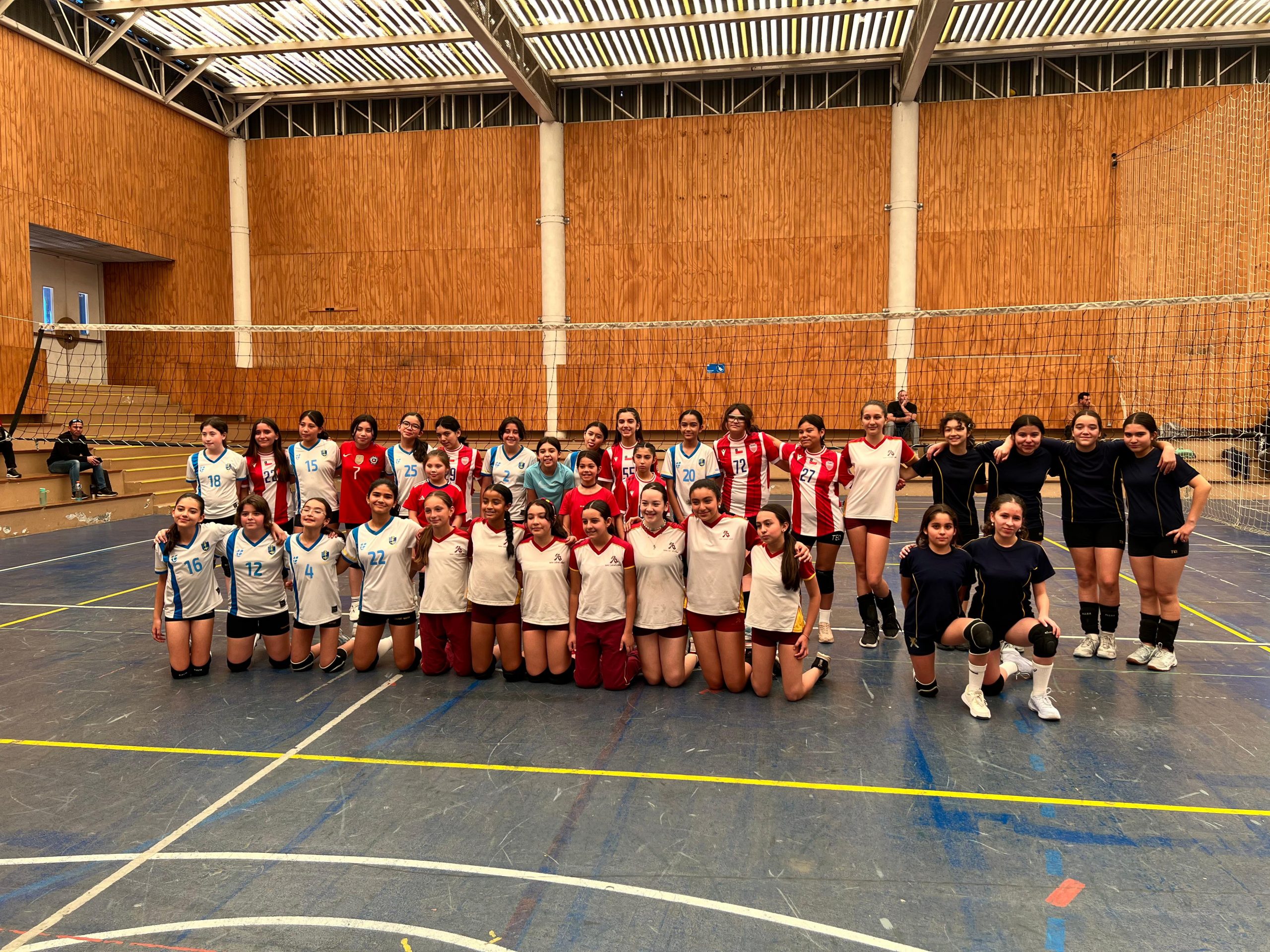 Sobresaliente participación de la selección Mini de Vóleibol Damas en el Torneo UC Escolar Soprole
