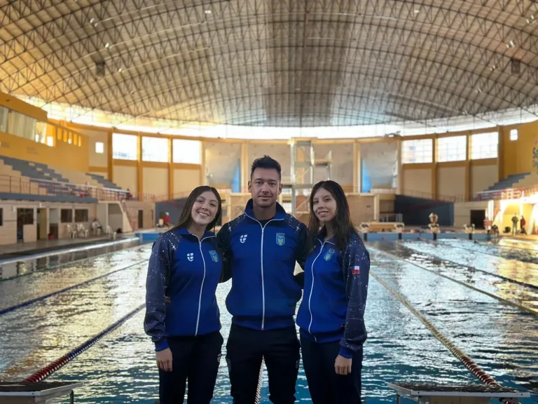 Colegio Mayor Peñalolén: Nueve años de dominio en la natación escolar chilena