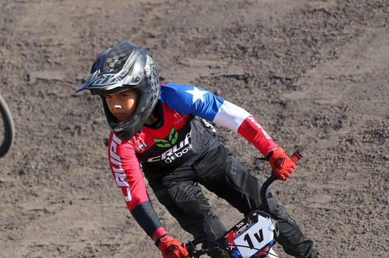 Nuestro estudiante David Valenzuela debutó en la Copa Chile de BMX Race en Temuco como doble tetracampeón nacional