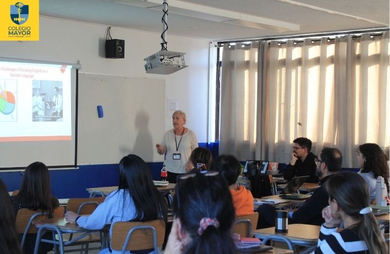 Profesores de inglés de Colegio Mayor Peñalolén participaron en capacitación sobre estrategias de lectura en segunda lengua