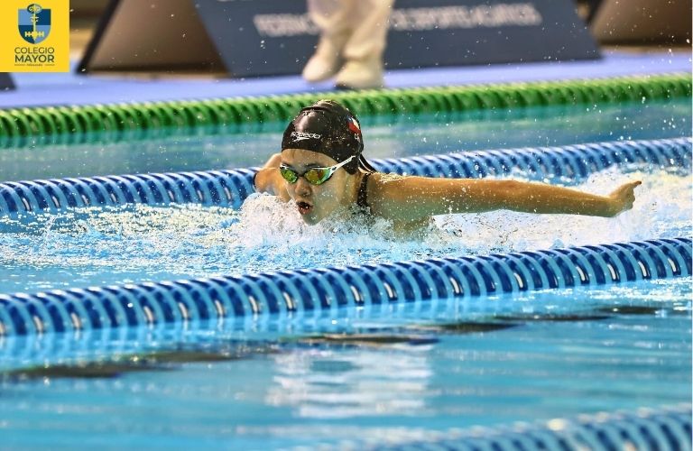 Estudiantes de Colegio Mayor Peñalolén destacaron en torneo sudamericano de natación formativa