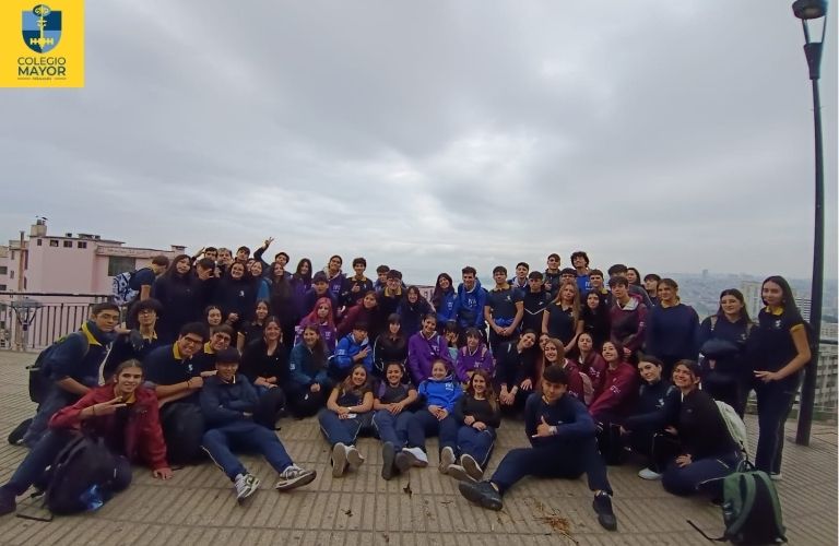 Recorrieron hitos patrimoniales de Valparaíso: estudiantes de III y IV Medio protagonizaron salida pedagógica en la ciudad puerto
