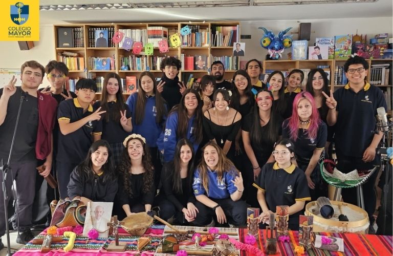 Tiny Desk a la chilena: alumnos recrearon el formato musical en Colegio Mayor Peñalolén   