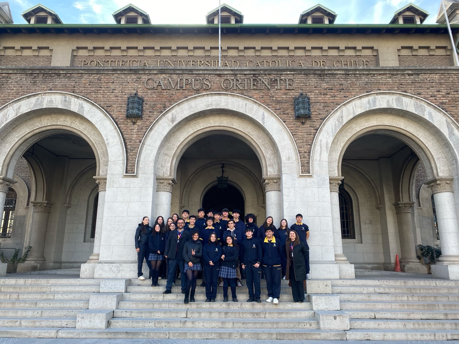A tope con el inglés: alumnos visitaron la PUC en el marco de la alianza con English UC