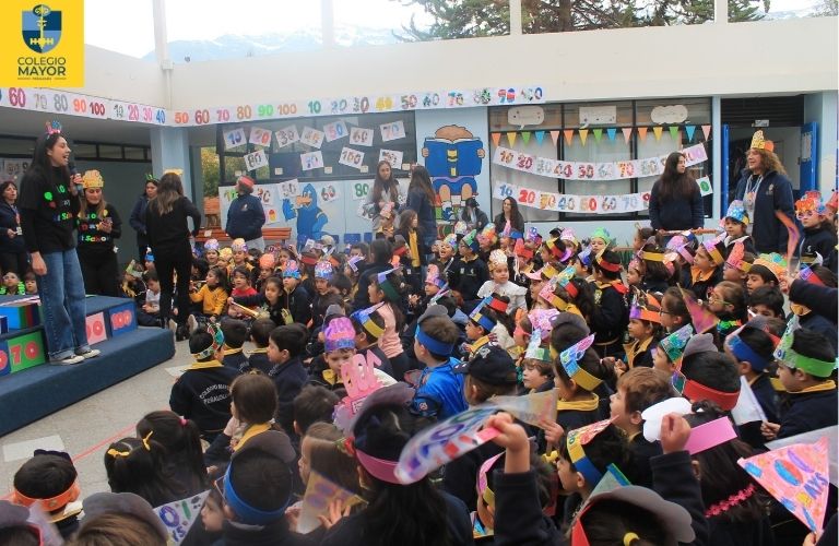 From the classroom to real life: estudiantes dieron vida al English Spotlight Day