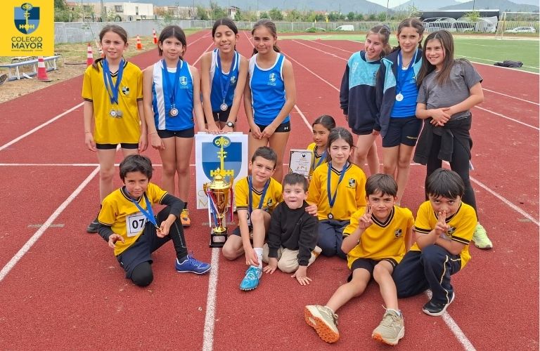 Otra vez en el podio: Colegio Mayor Peñalolén se luce en la Copa Boston Academy