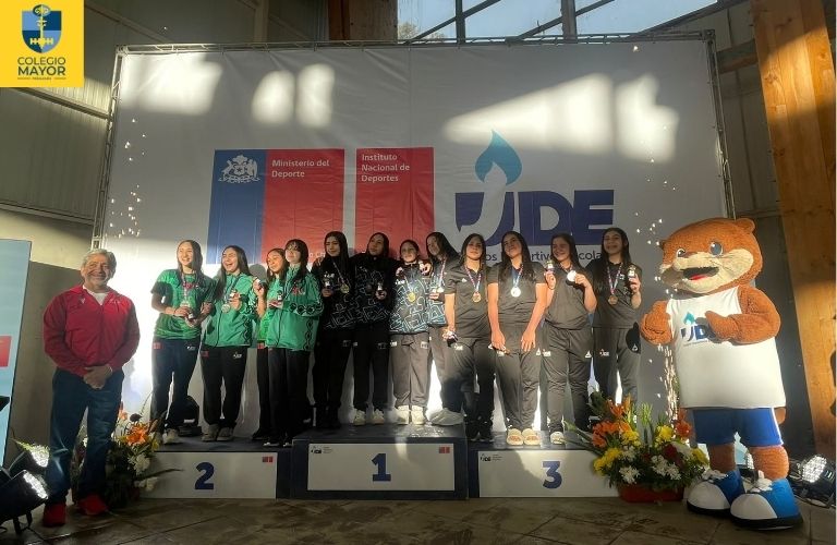 Entre brazadas y medallas: gran actuación de nuestras nadadoras en Valparaíso