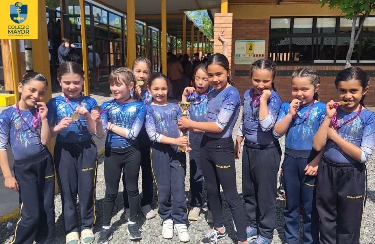 ¡Felicitaciones, pequeñas gimnastas! Alumnas de Colegio Mayor Peñalolén subieron al podio en la Copa LEGA